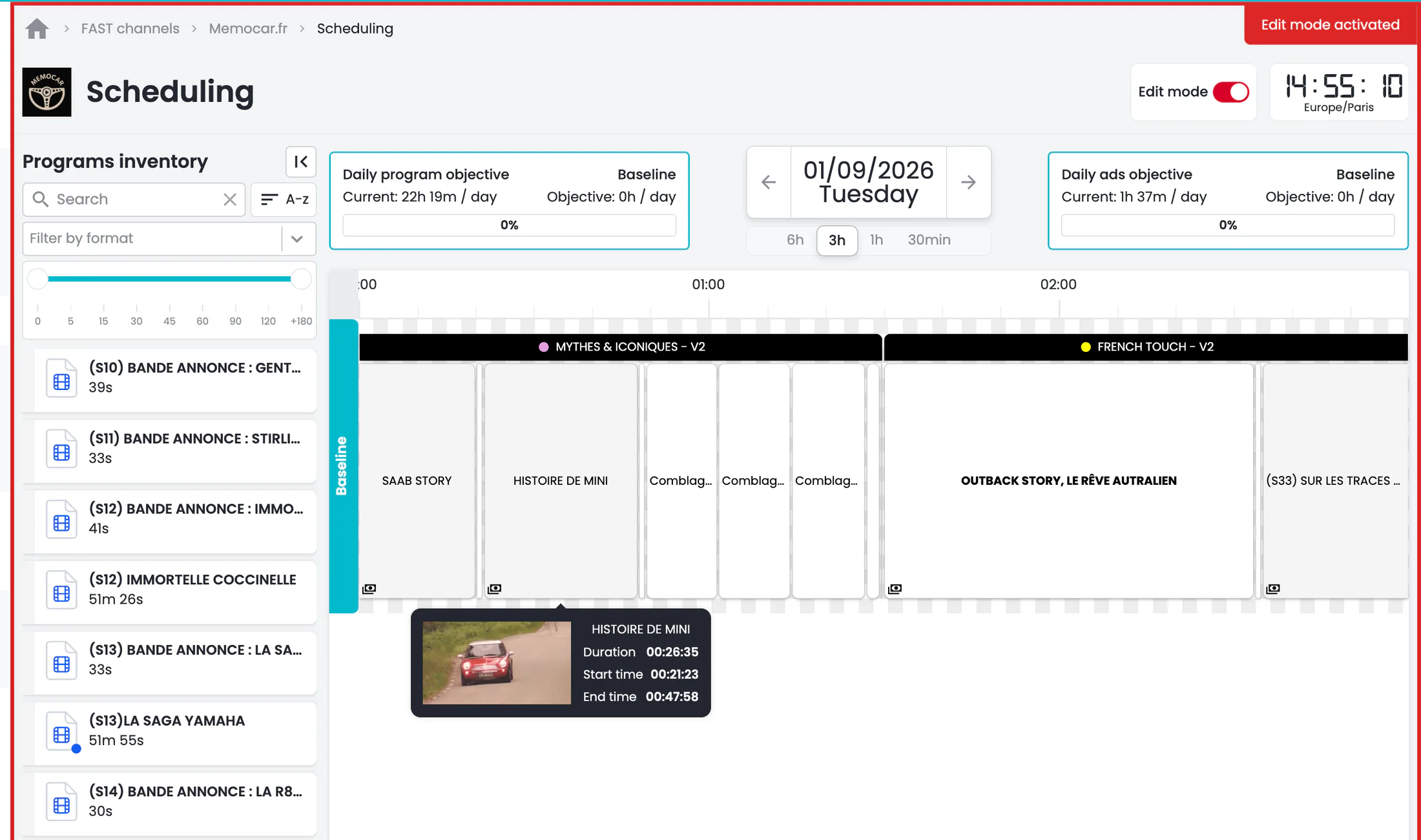 Éditeur de grille OKAST Channels montrant une bibliothèque de programmes, une timeline et des objectifs de programmation et de publicité.